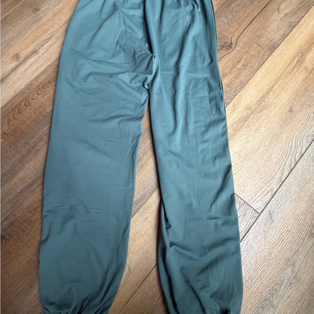 Vuori Halo Modern Sweatpant in Agate Green